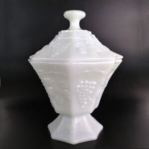 Vtg Anchor Hocking Grapes & Leaves Milk Glass Pedestal Candy Dish & Lid Stippled